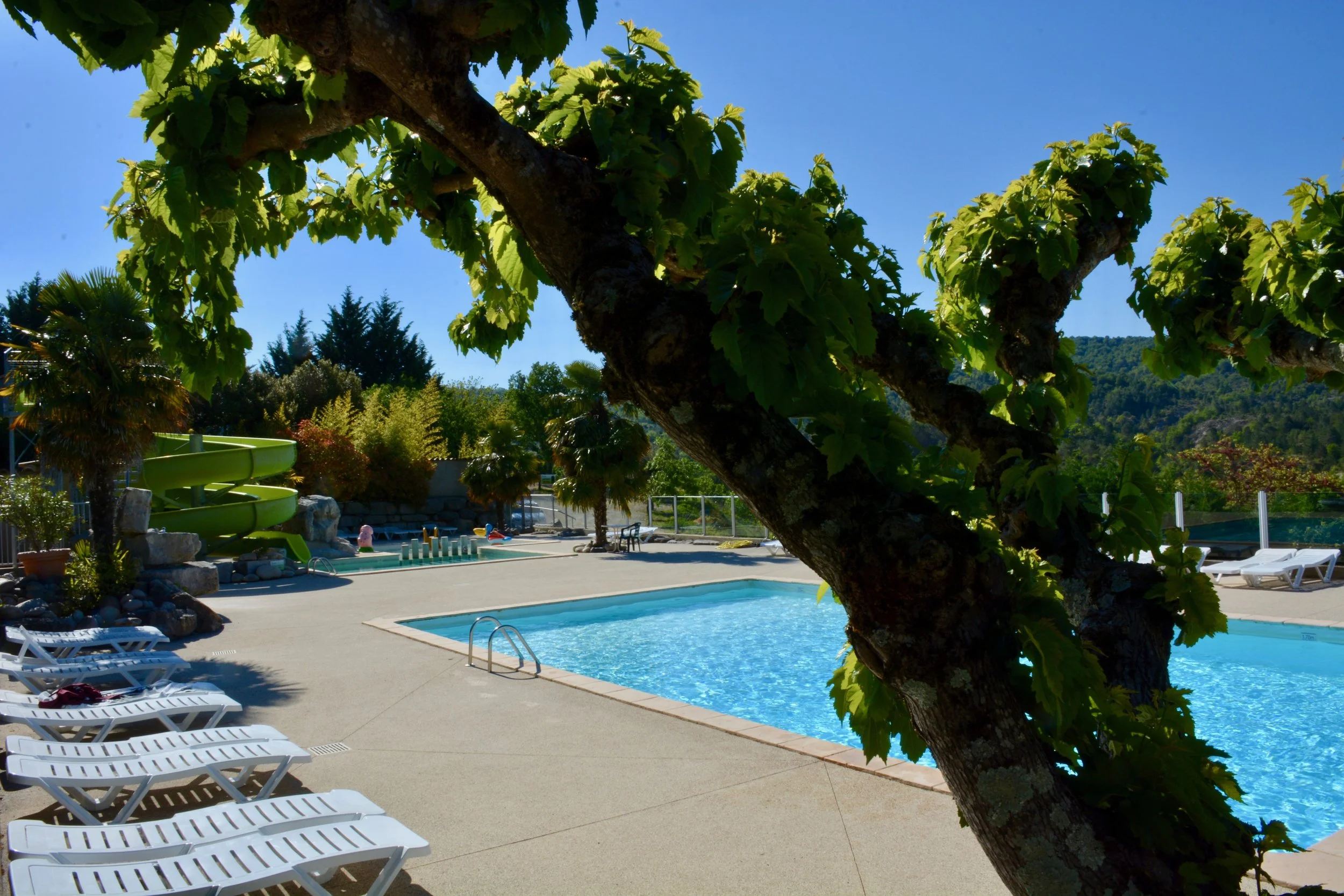 Camping Le Chamadou 4 étoiles Sud Ardèche toboggan aquatique, piscine