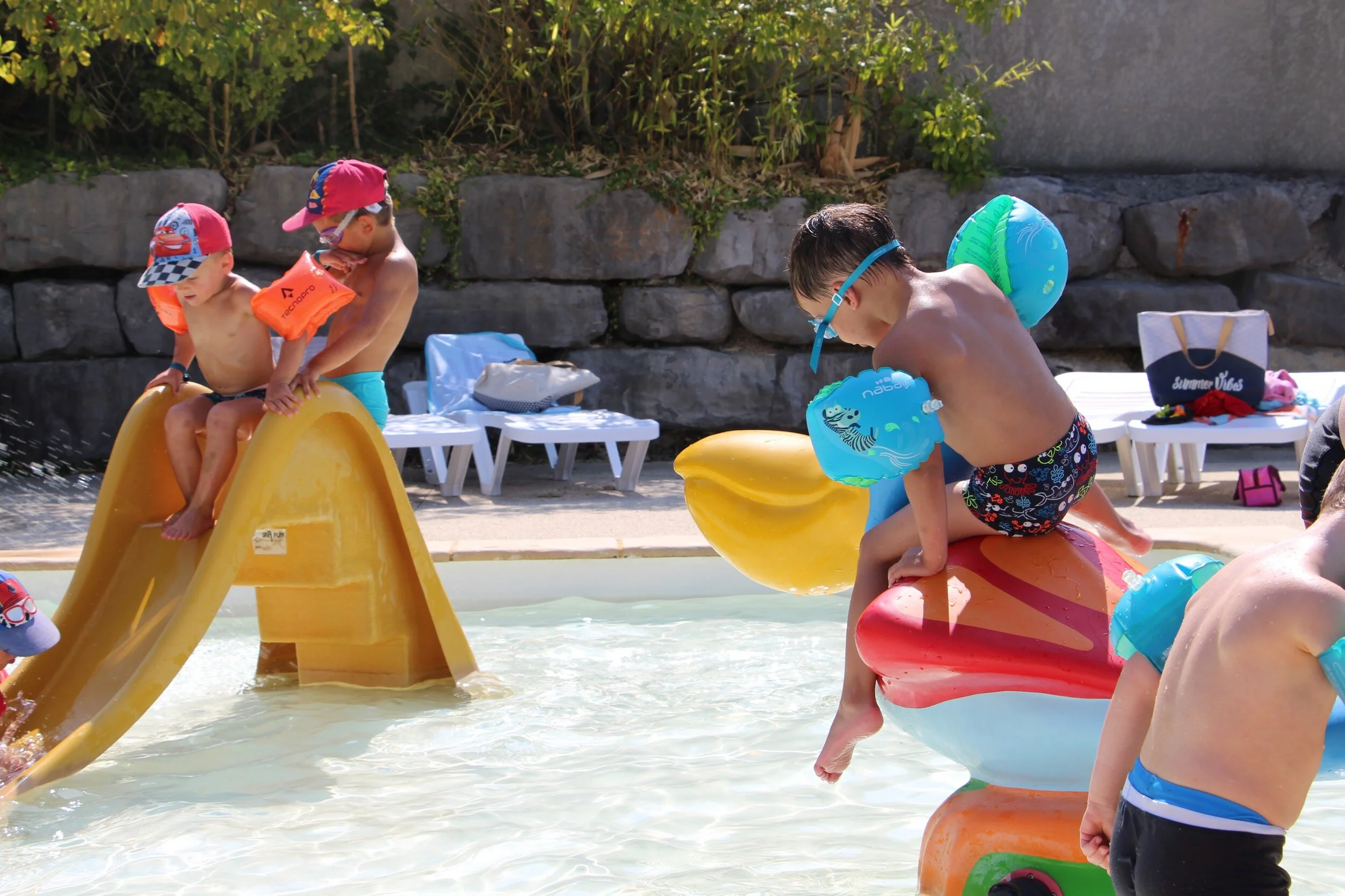 Camping Le Chamadou 4 étoiles Sud Ardèche toboggan aquatique, piscine