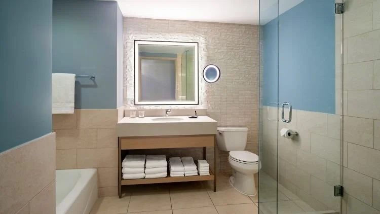 wi-tpawi-bathroom-27356-Wide-Hor.jpeg