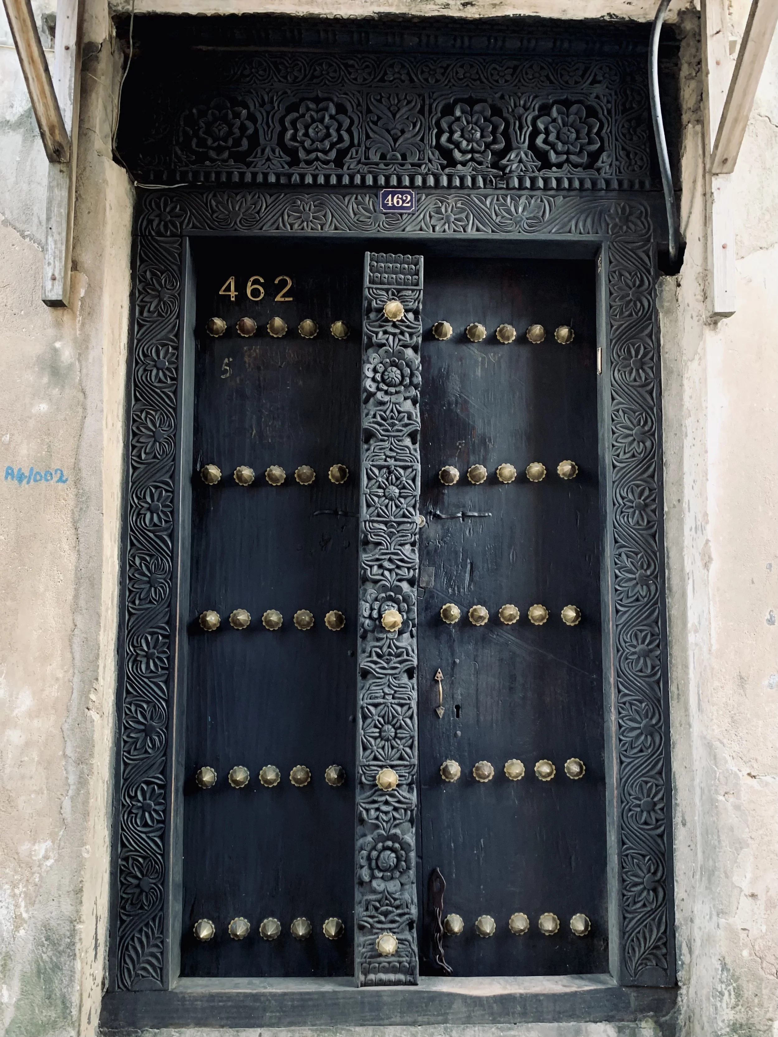 Porte noire à Zanzibar