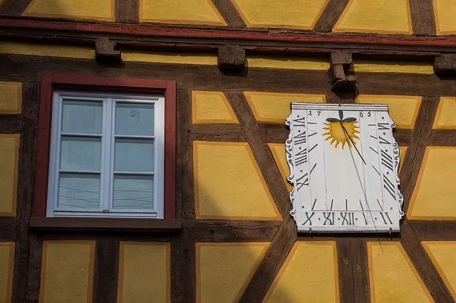 sundial-2060605_640.jpg