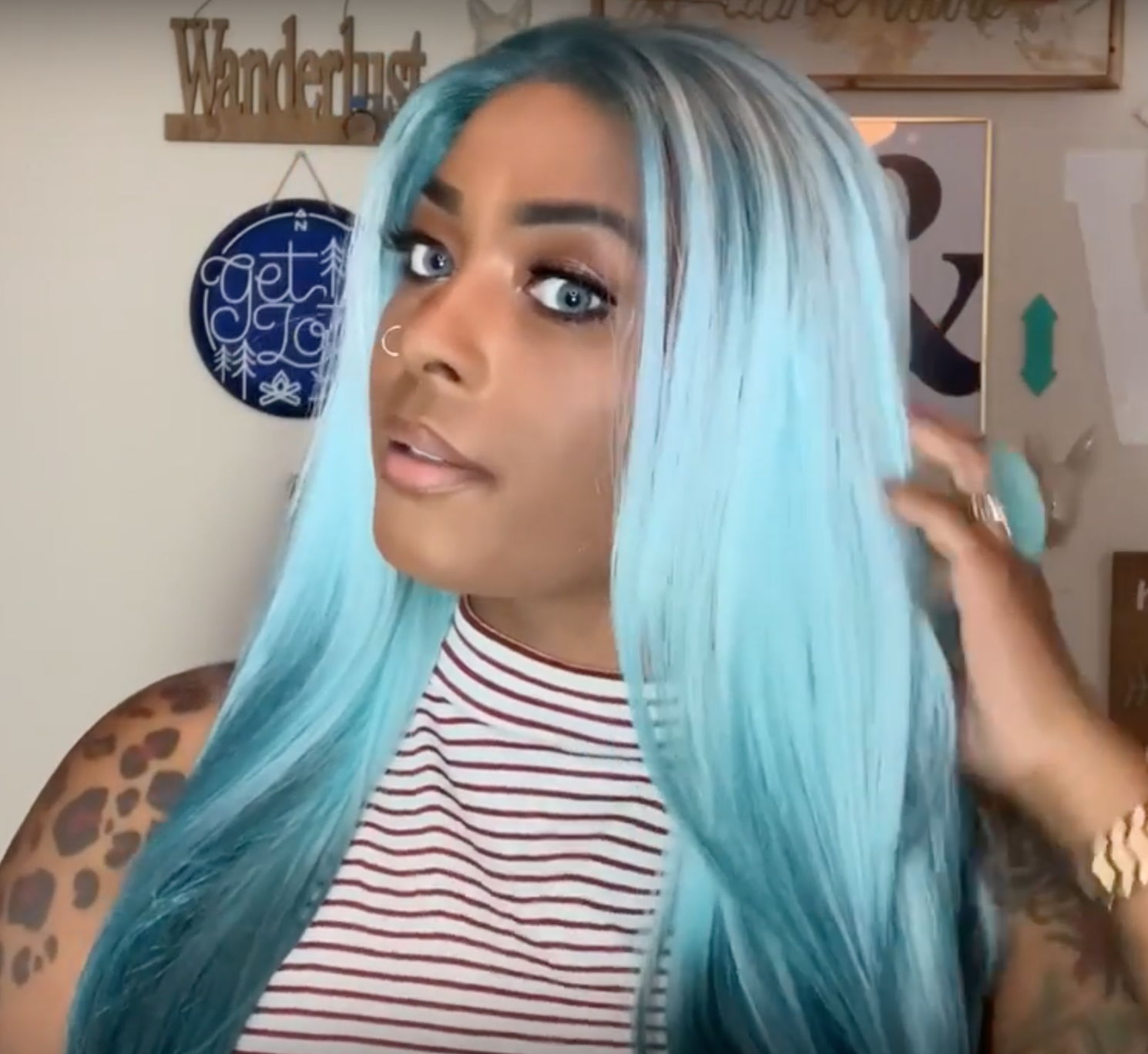 "Yall, this is pretty though. Yall that's pretty. She cute!"
