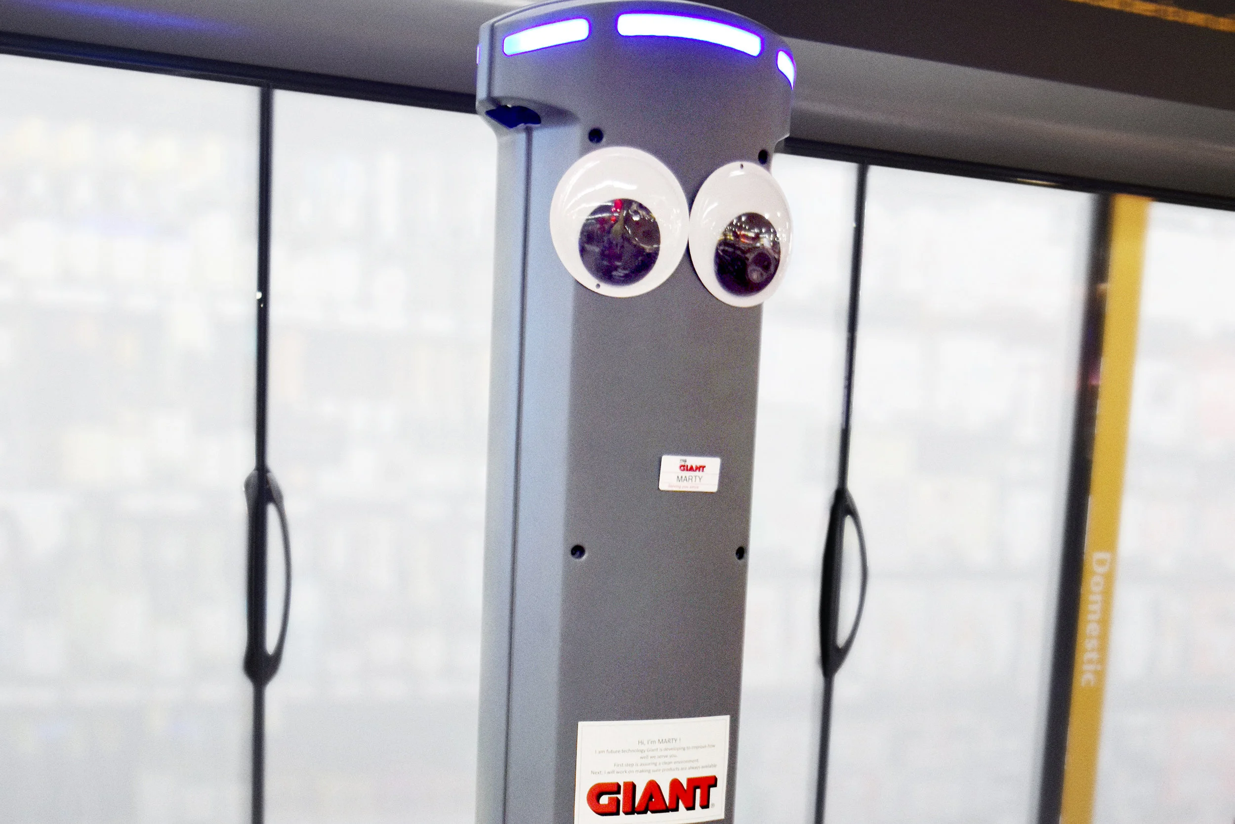 marty-robot-giant-supermarket-1.jpg