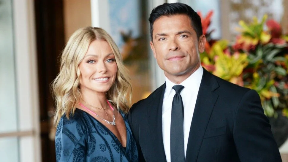 kelly-ripa-mark-consuelos-gettyimages-1038171890.jpg