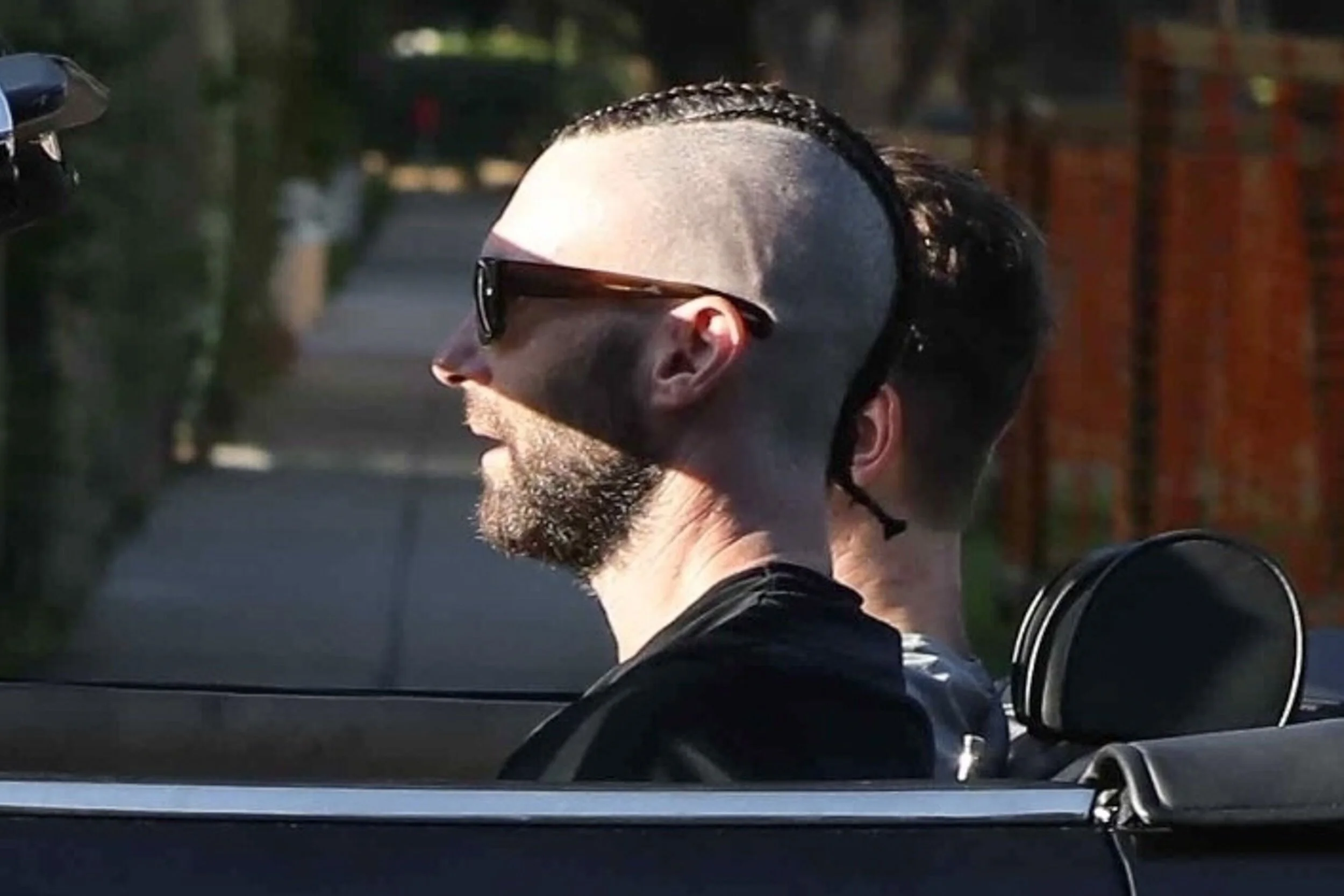adam-levine-cornhawk-hair-1569600944.jpg