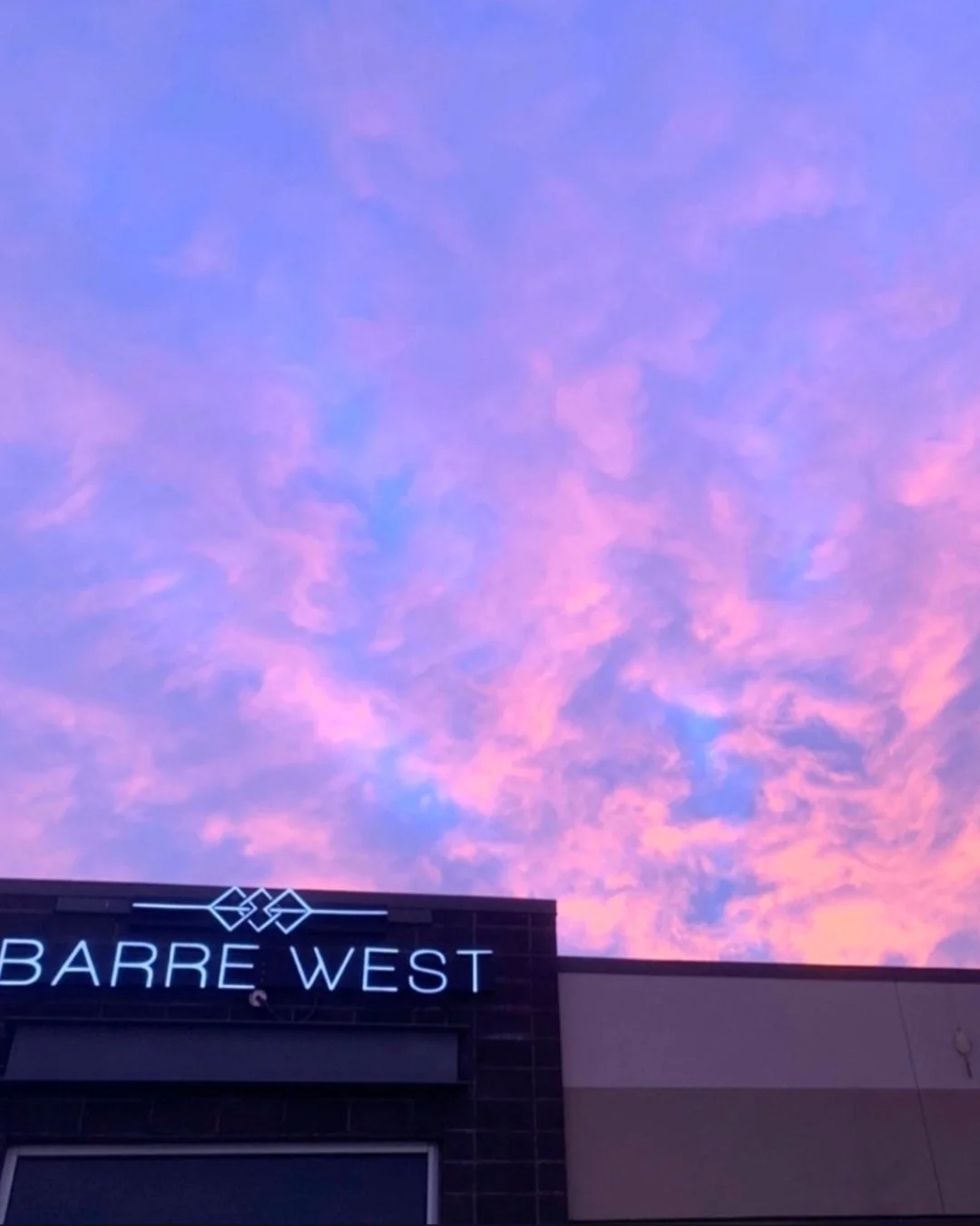 IMPORTANT UPDATE 🚨
⠀⠀⠀⠀⠀⠀⠀⠀⠀
Regardless of the season, weekends at the studio have always been our busiest classes. The vibe is so awesome on Saturdays and Sundays - it&rsquo;s addicting!
⠀⠀⠀⠀⠀⠀⠀⠀⠀
To help you plan your weekend &amp; ease the uncert