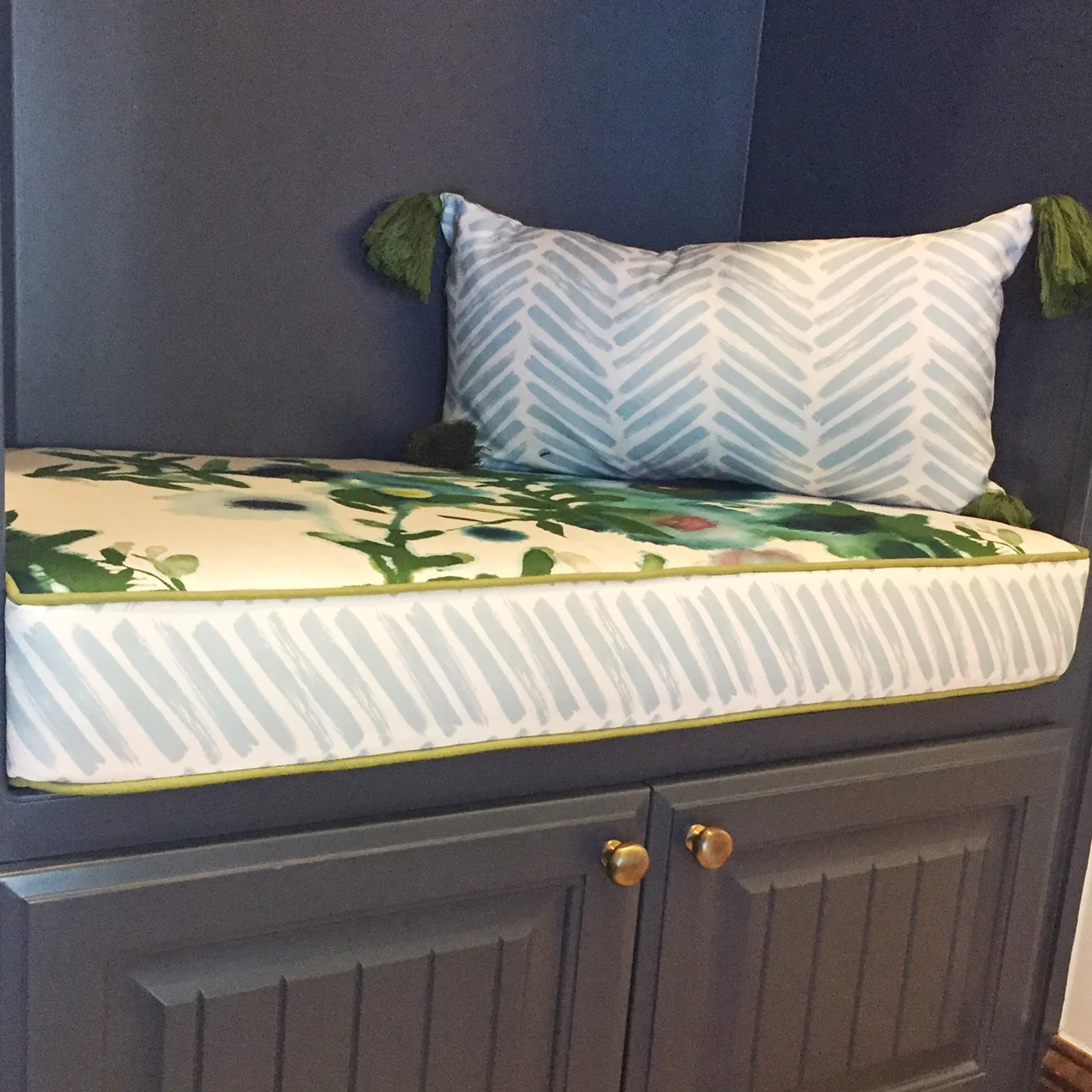 cozy giraffe custom bench cushion 3 fabrics.jpg