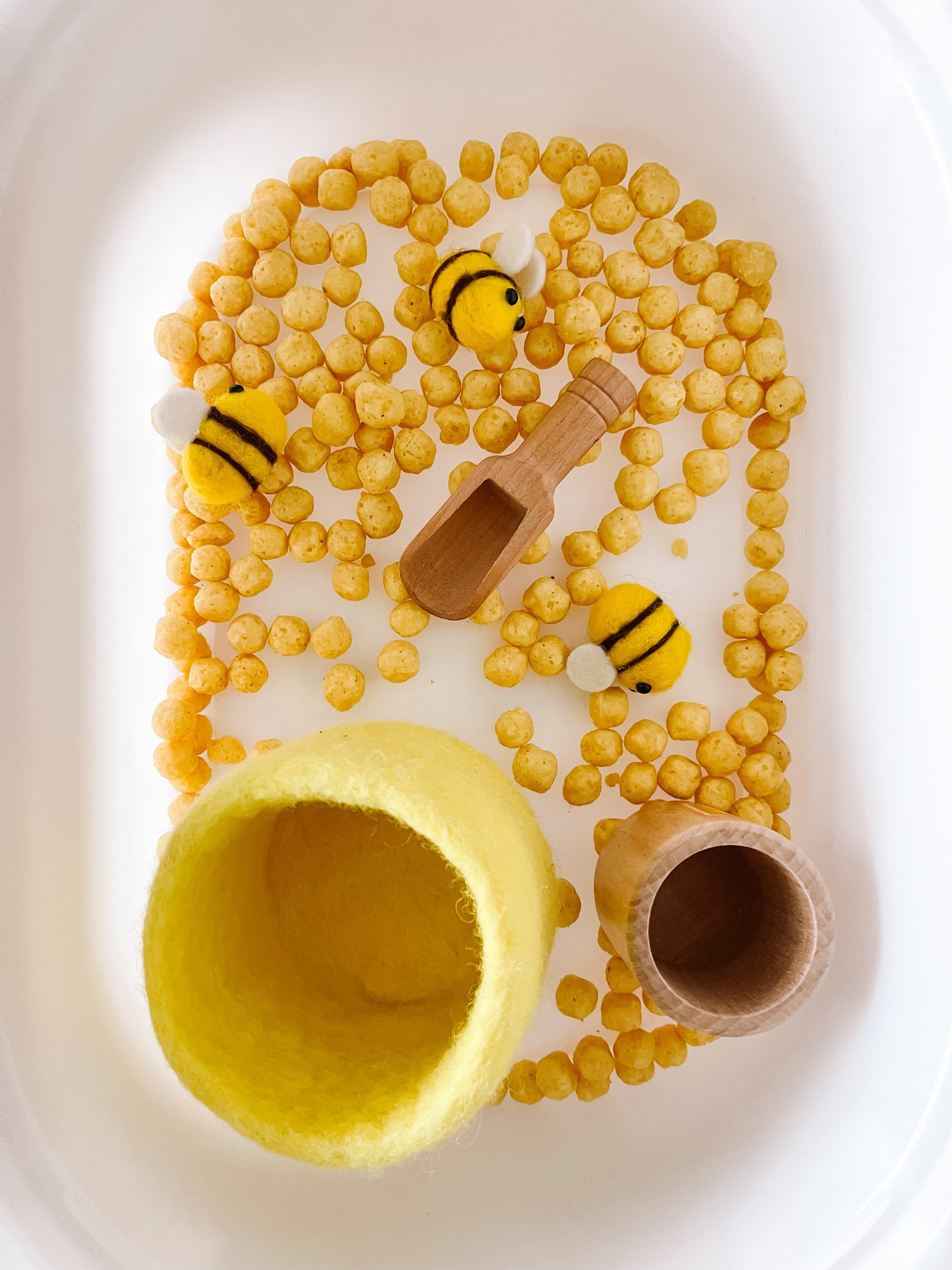 Bumblebee sensory bin