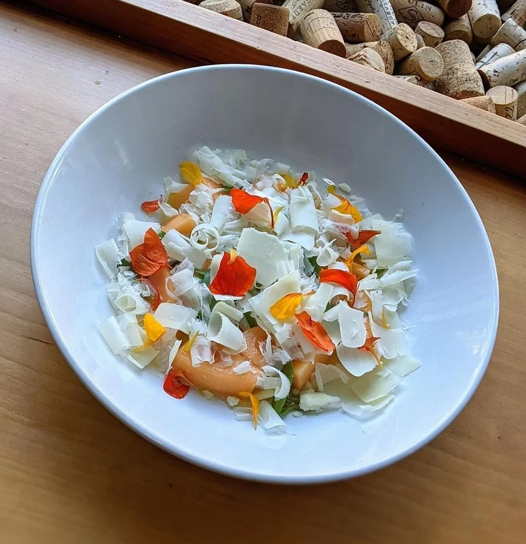 Urban Stead Cheese in the wild: Cheers to our friends @20brix for this Sugar Cube Melon Salad with shaved Tomme ⁣
d'Evanston, beautiful nasturtium from @foxtailfarm.oh and juicy purslane dressed with a simple yuzu vinaigrette and a little calabrian c