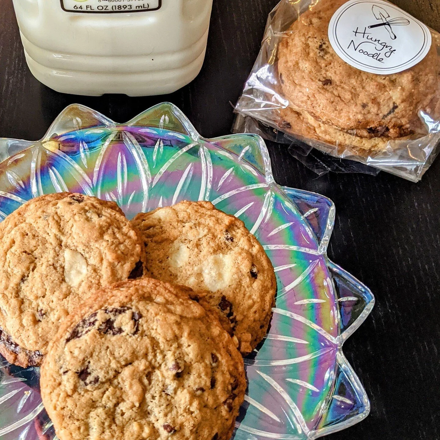 We've got your sweet tooth covered.  These gouda chocolate chunk cookies from Hungry Noodle bakery are divine, with our gouda giving off some major salty caramel vibes and big chunks of chocolate! Available for purchase in our shop and in our Online 