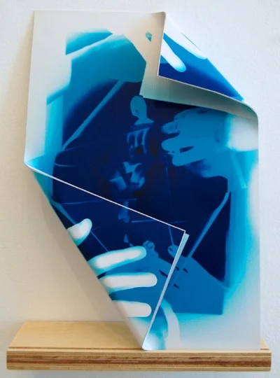 Fold I, 2013 photographic paper and aluminum Each 35 x 45 cm