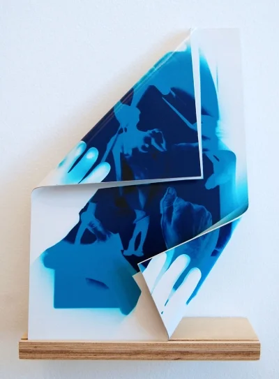 Fold II, 2013 photographic paper and aluminum Each 35 x 45 cm
