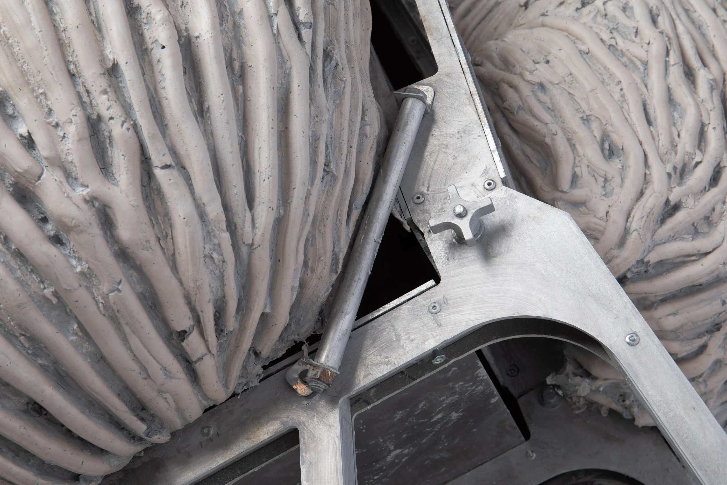 Anthropometry (detail) Aquaresin, aluminium, glass fiber, steel, pigment, clay 170 x 140 x 130 cm 2019