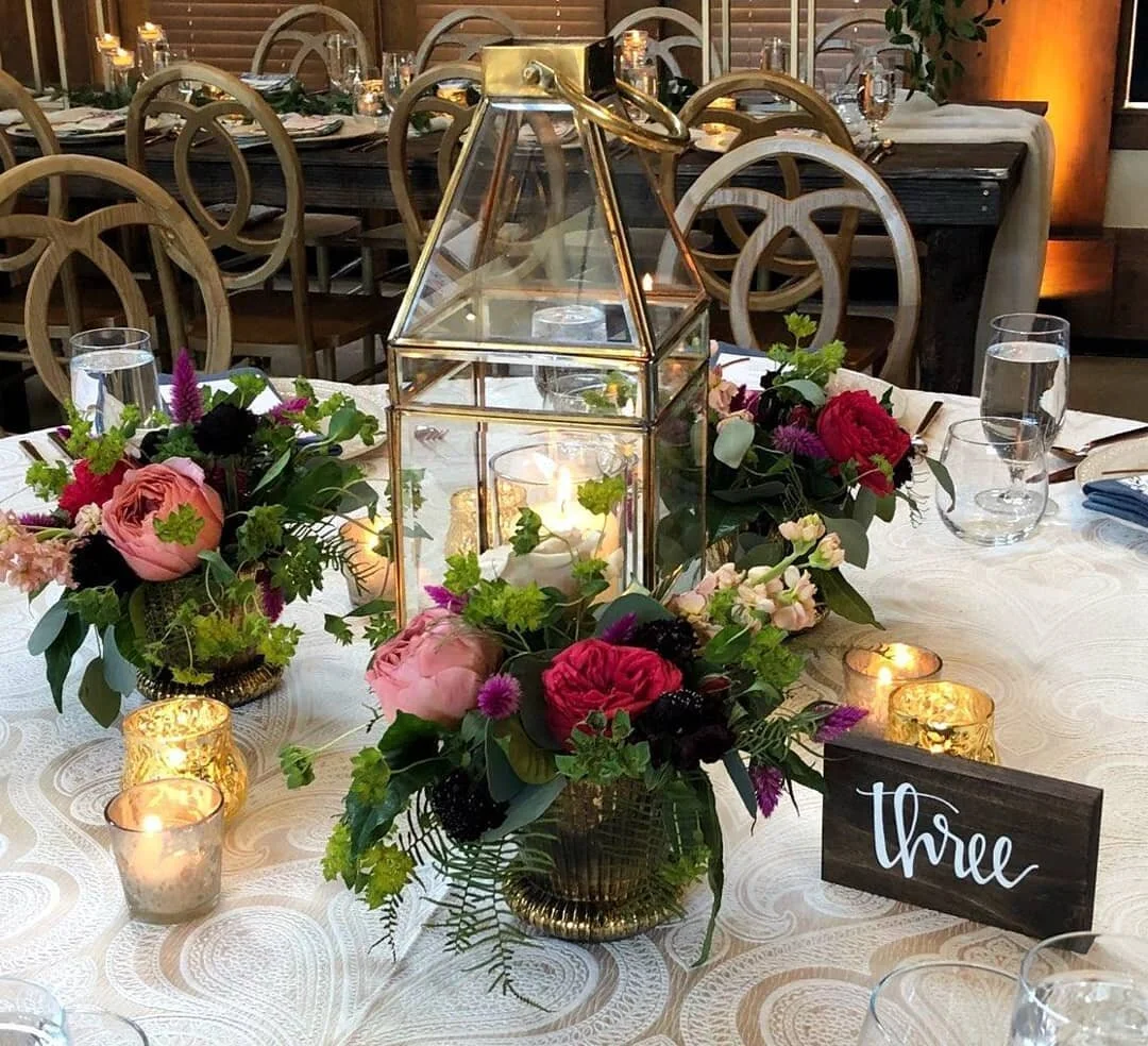 #blankslatehandwriting caught in action 😍 CHEERS to your first week as Mr. &amp; Mrs., Chris &amp; Emily!
.
👰: @bowerseq
📷: @wearemattandjess
📝: @sparrowep
💐: @vailvintagemagnolia
✍️: @blankslateco