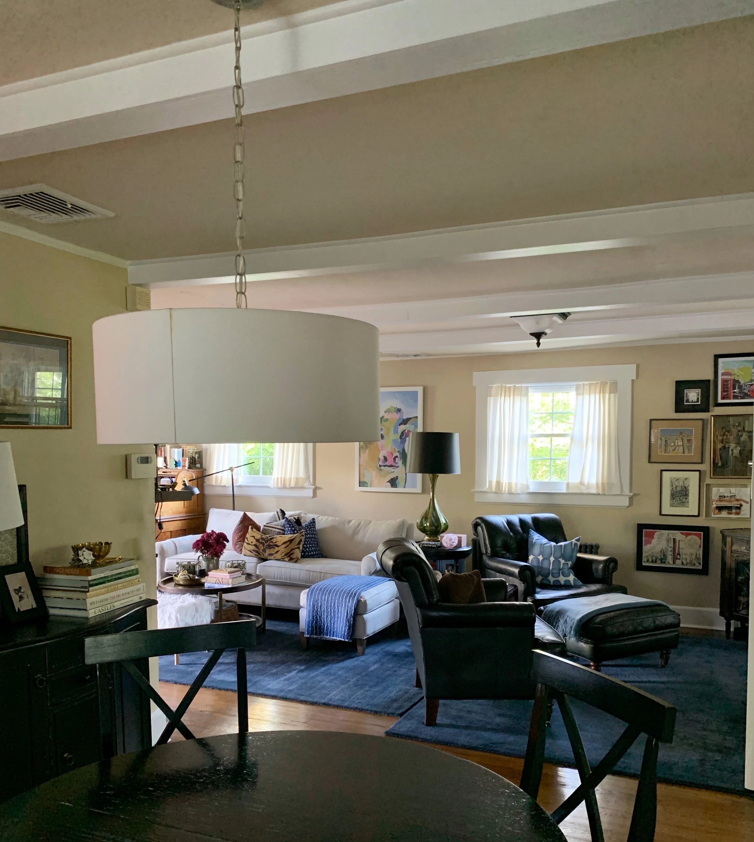 Diningroom looking into Livingroom