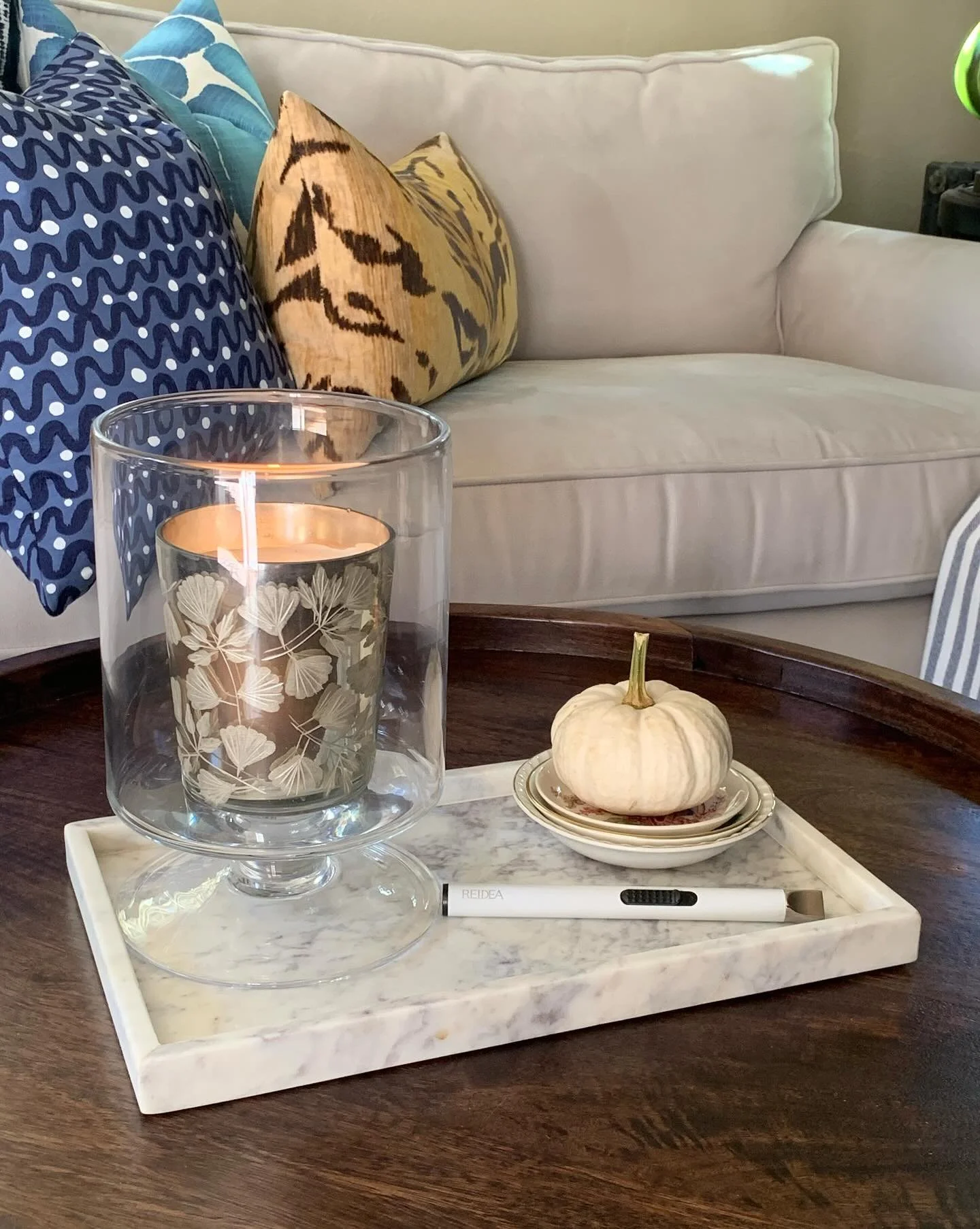 Friends is it ever too early to talk about the gift giving? - Because these rechargeable lighters make great gifts for yourself and everyone! I adore matchbooks as objet d&rsquo;art. But to light all the candles in the Chalet I love my @reidea.offici