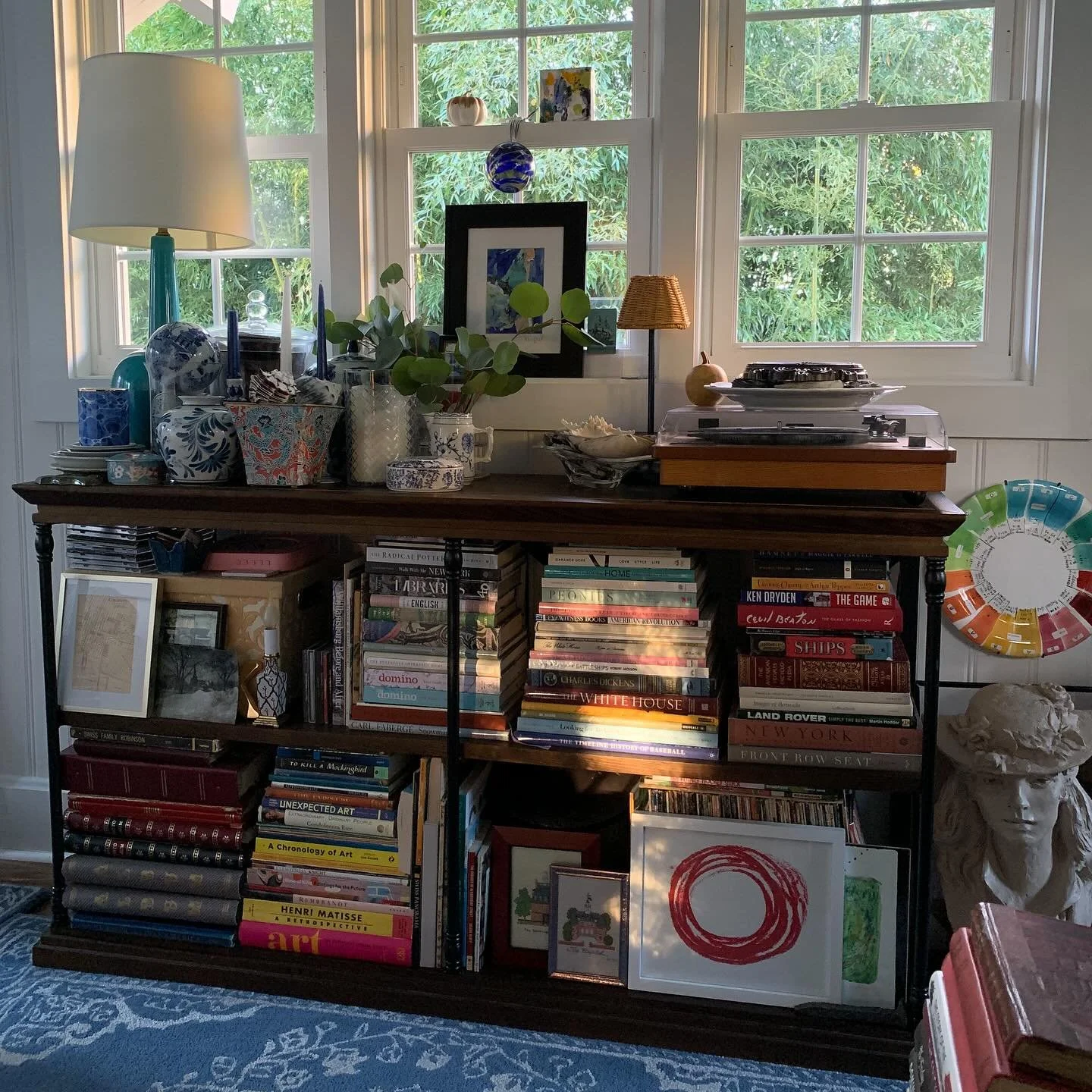 Capturing light bouncing off the mirror - Wishing you a very happy Tuesday sweet friends&hellip; off for my weekly walk!
🚶🏻&zwj;♀️☀️🏡

Sun Light Sunporch Books Stacks Collections Chalet

#sun #light #lightsandshadows #booksbooksbooks #bookstacks #