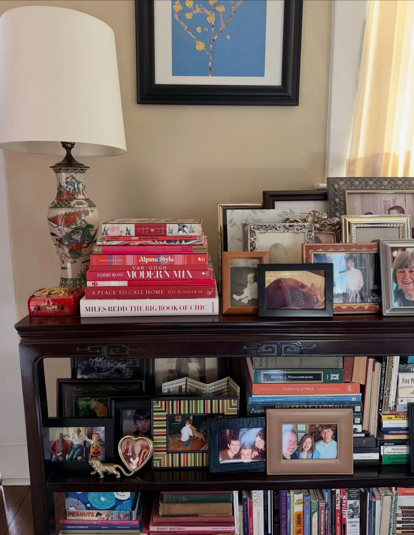 Love 
this art
this lamp
this stack
this everything 

Happy Sunny Sunday ☀️

#homestyle #chaletlife #collections #everypicturetellsastory #saynotoemptywalls