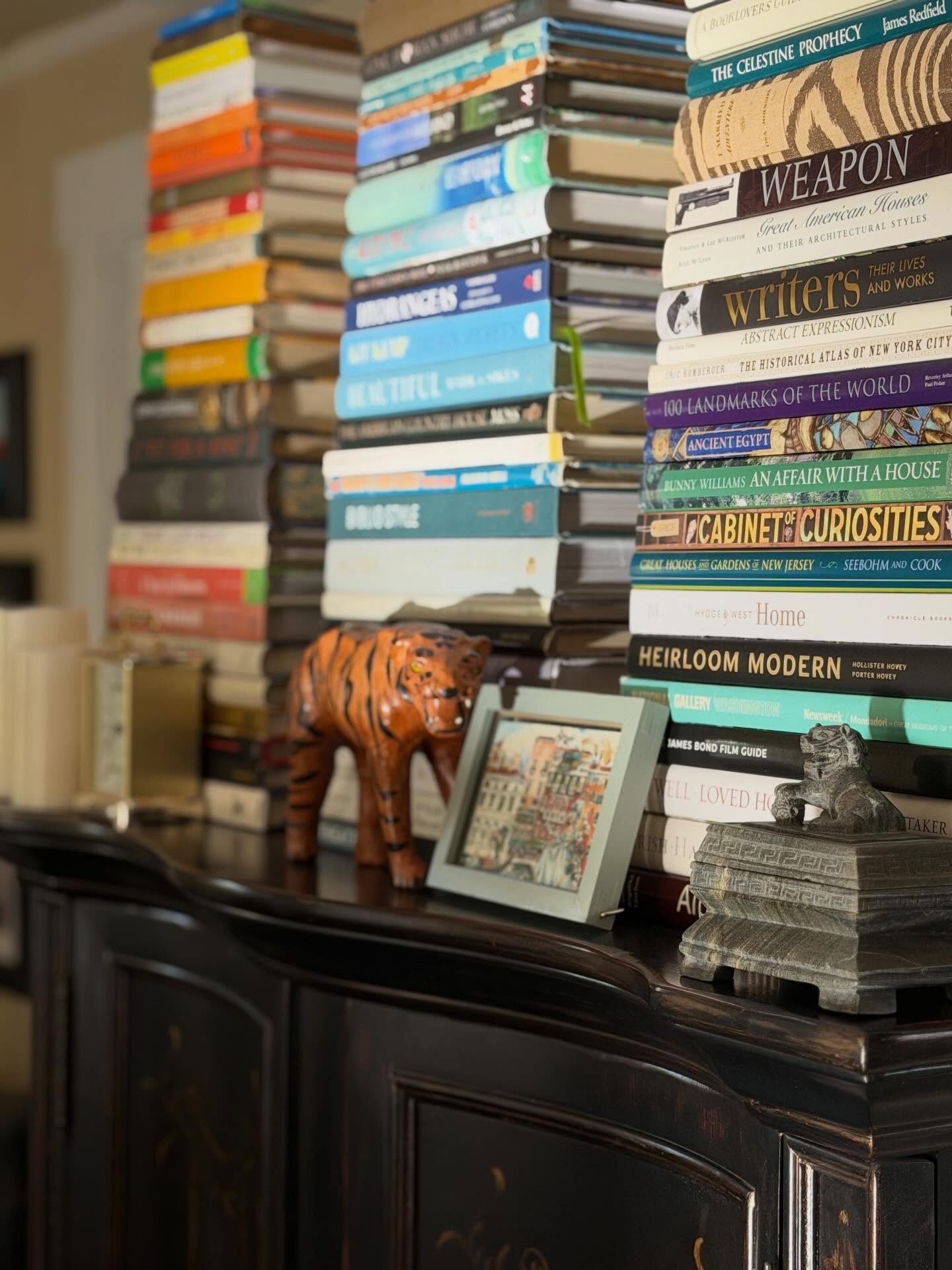 Happy Saturday friends for this month&rsquo;s Group Share - it&rsquo;s our Livingroom - I love how the early morning light envelops the space - slowly reaching across the space.
&bull;
Please pop over to my dear friends for more inspiration! 
@crafti