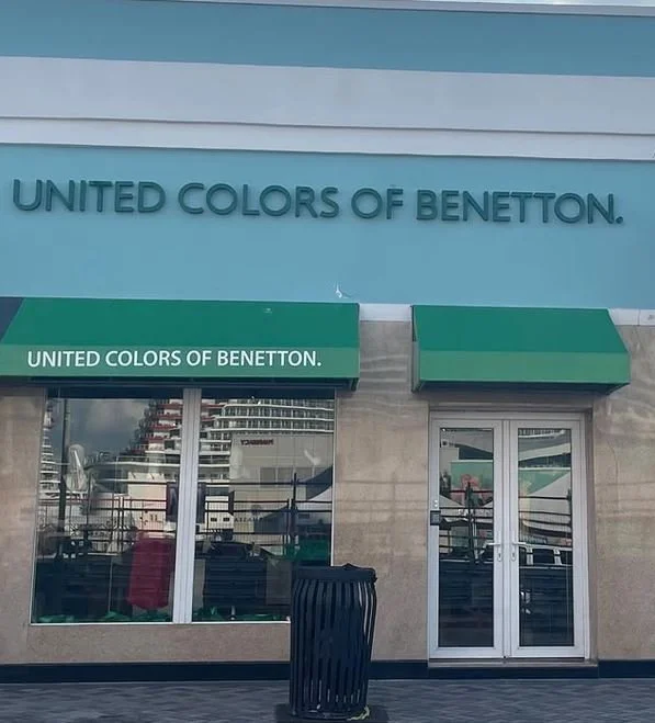 bennetton store.JPG