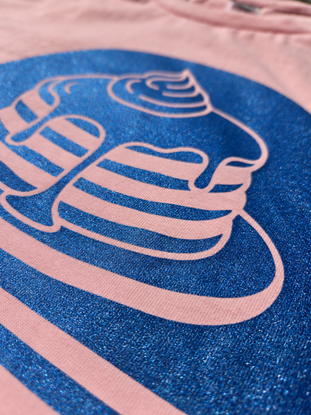 Après Ski editorial detail with reflective shimmer print