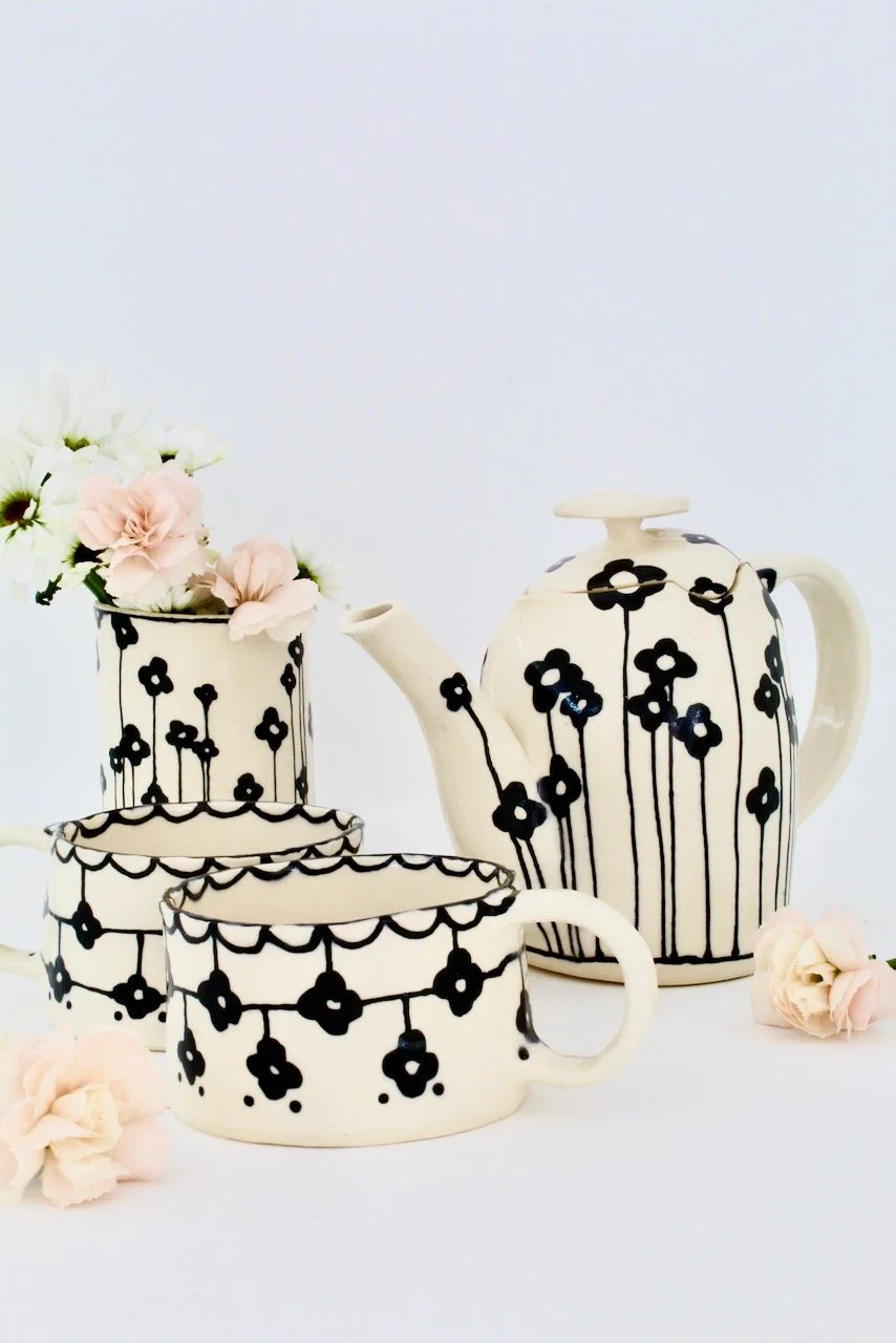 Barro-by-Lucrecia-LACE-Alyssum-Noir-Teapot-cups.jpeg