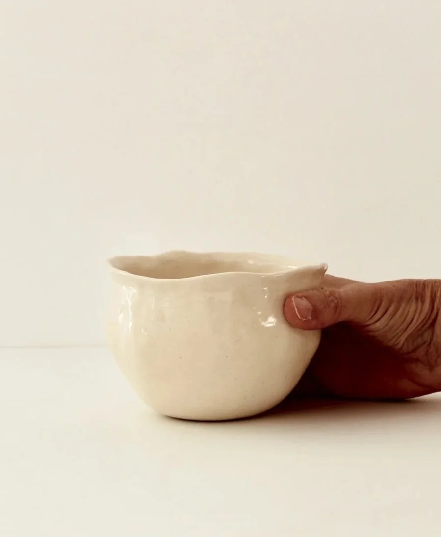Barro-By-Lucrecia-Teabowl-Blanc-12floz-hand.jpg