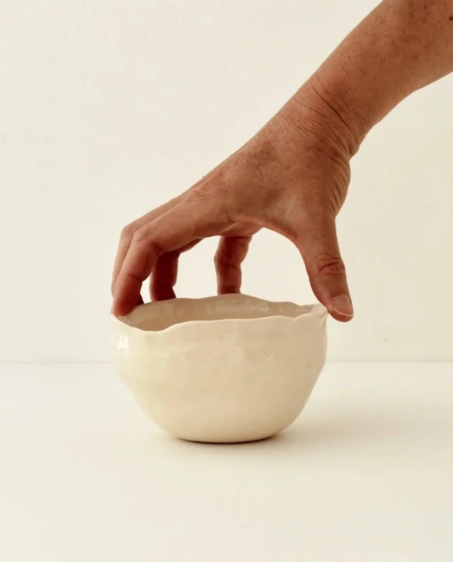Barro-By-Lucrecia-Teabowl-Blanc-8floz-hand.jpg