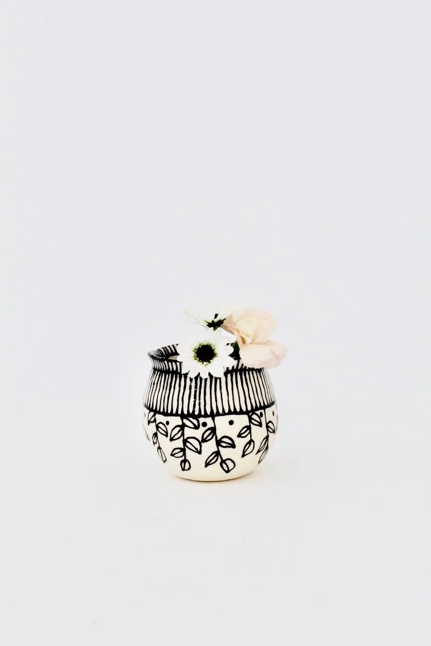 Barro-by-Lucrecia-LACE-Leaves-Vase.jpeg