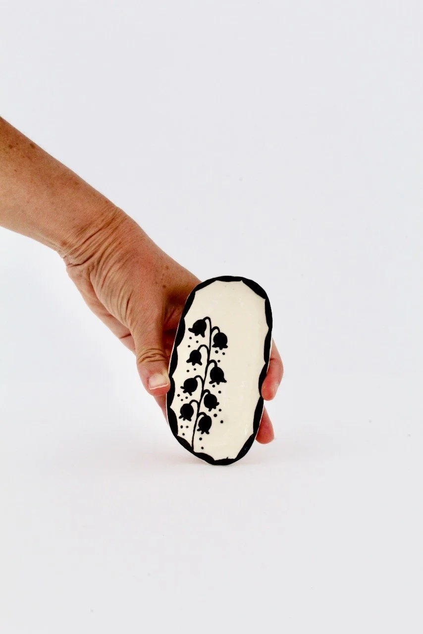 Barro-by-Lucrecia-LACE-Lily-Noir-Small-Dish.jpeg