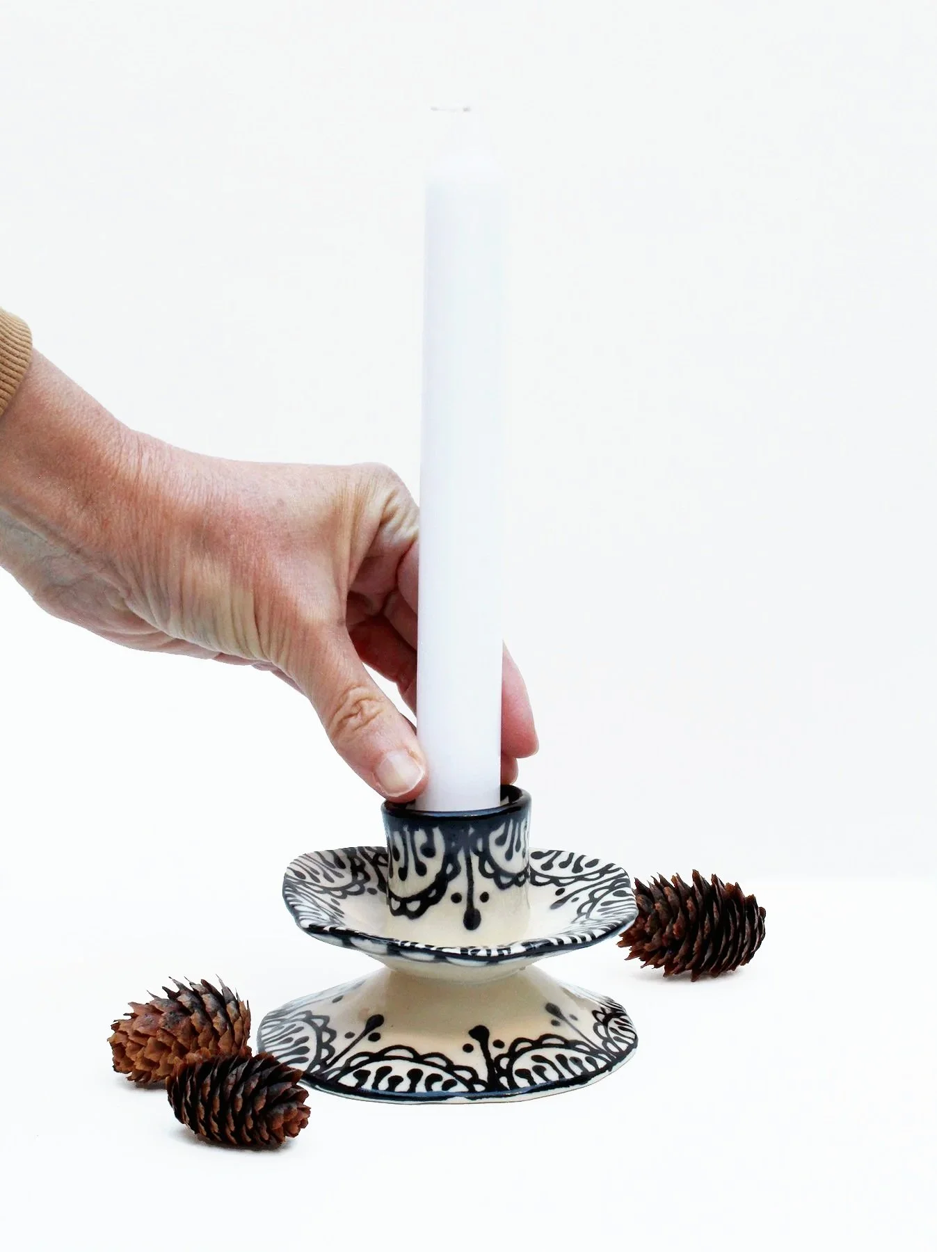 Barro+by+Lucrecia+Berries+Candle+Holder+hand.jpg