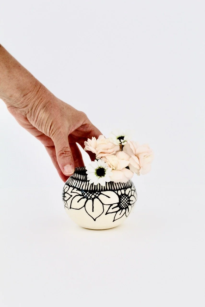 Barro-by-Lucrecia-LACE-Sunflower-Vase.jpeg