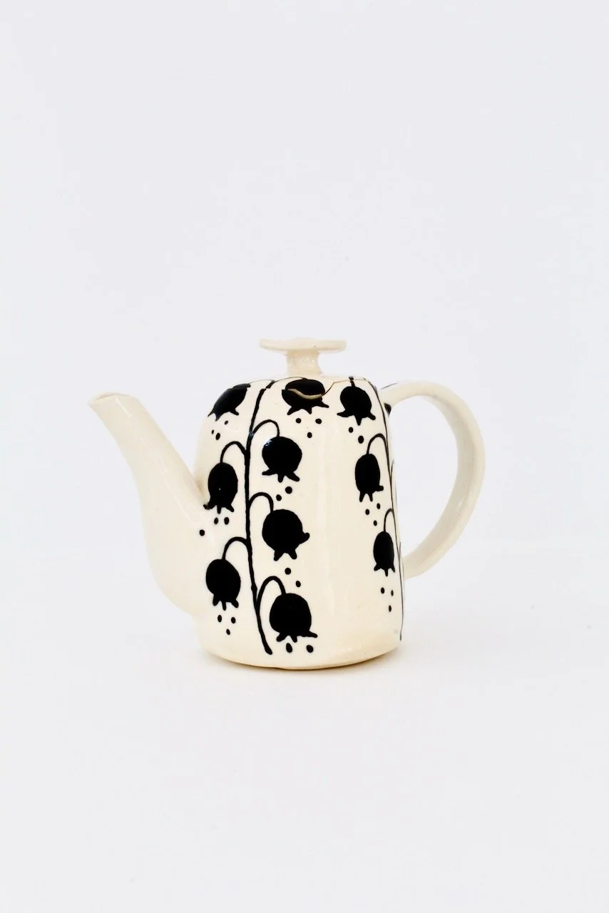 Barro-by-Lucrecia-LACE-Lily-Noir-Teapot.jpeg