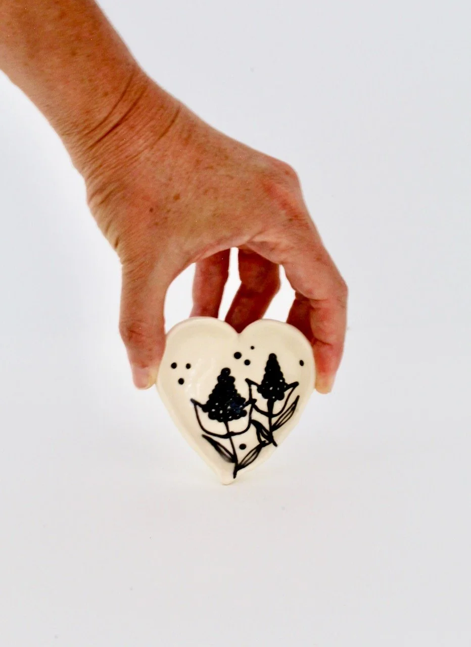 Barro-by-Lucrecia-LACE-Small-Heart-Dish.jpeg