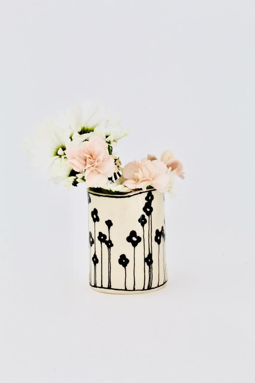 Barro-by-Lucrecia-LACE-Alyssum-Noir-Straight-Small-Vase.jpeg