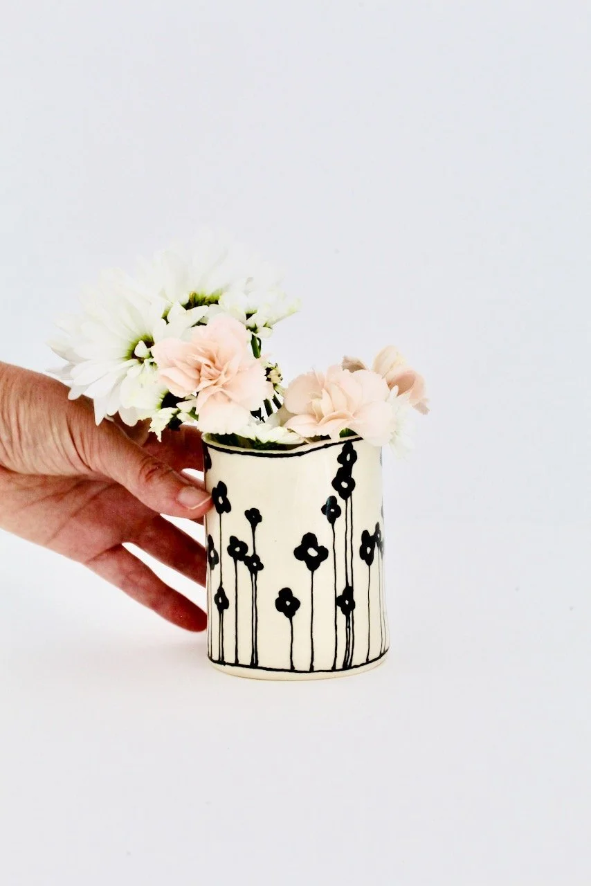 Barro-by-Lucrecia-LACE-Alyssum-Noir-Straight-Small-Vase-hand.jpeg