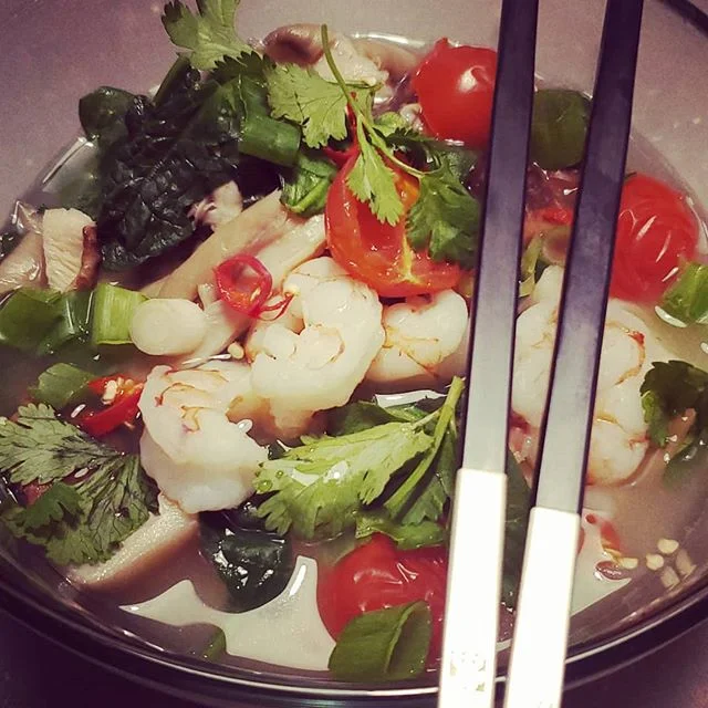 What are you having for dinner? Somehow I often make soups on ☔ days... . . . . . #soup #dinner #shrimp #ricenoodles #cilantro #oystermushrooms