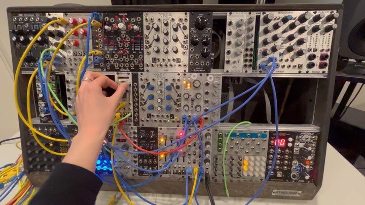 playing around with fun sound variations on 1 patch
🔌🔊⚡️
 I &lt;3 #modular !