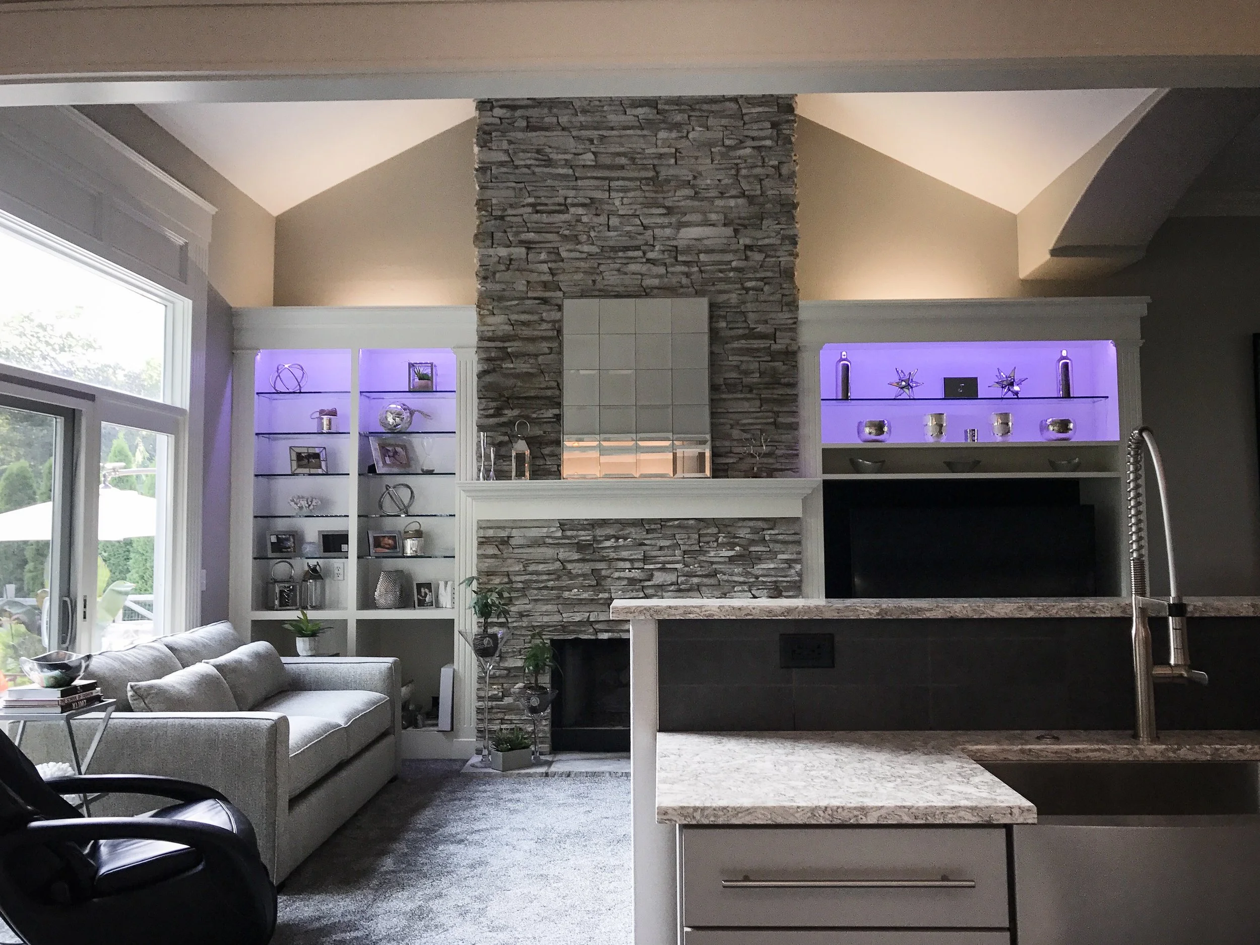 Sylv Fam_Room_look_from_kitch.JPG