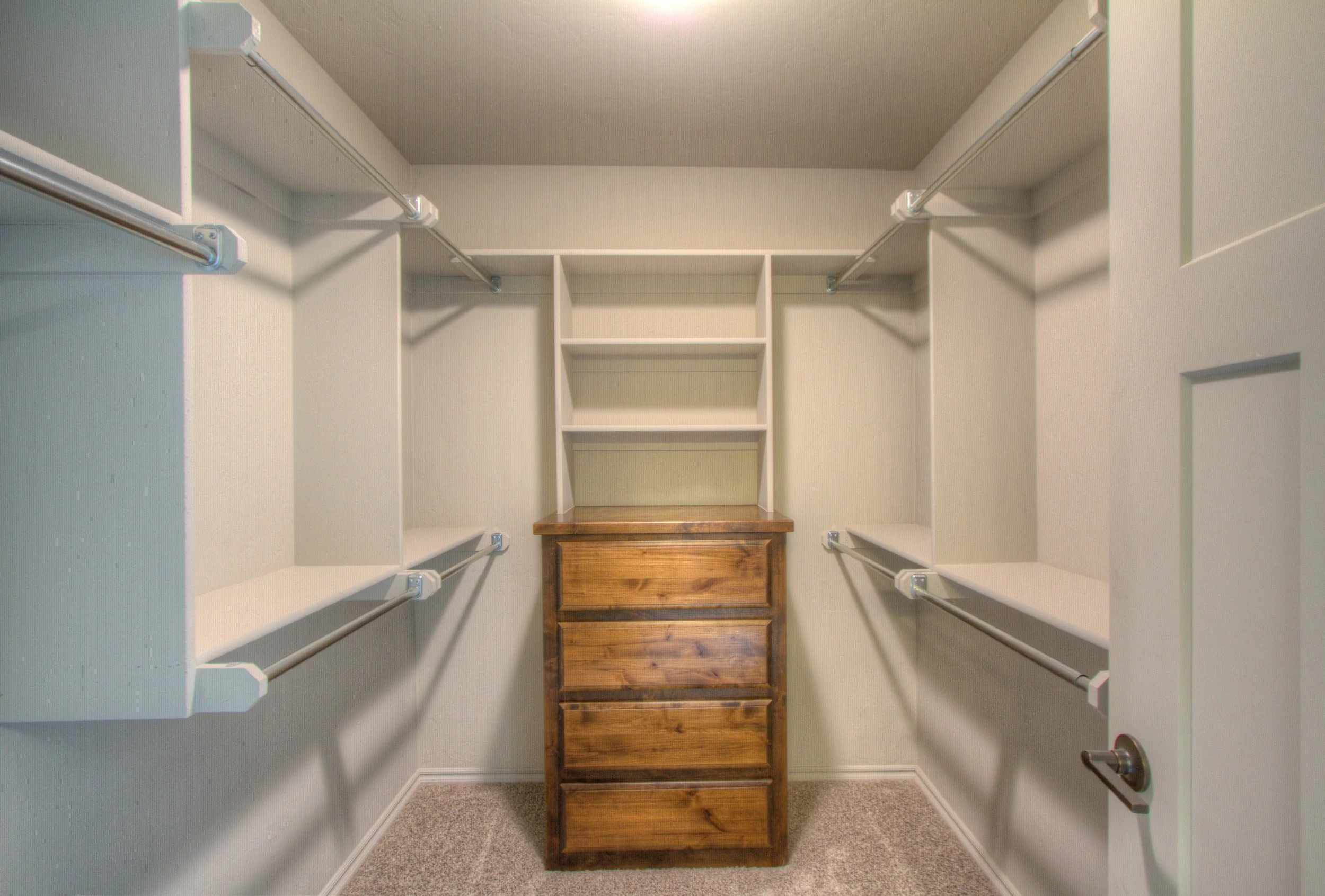 028_Master Closet.jpg