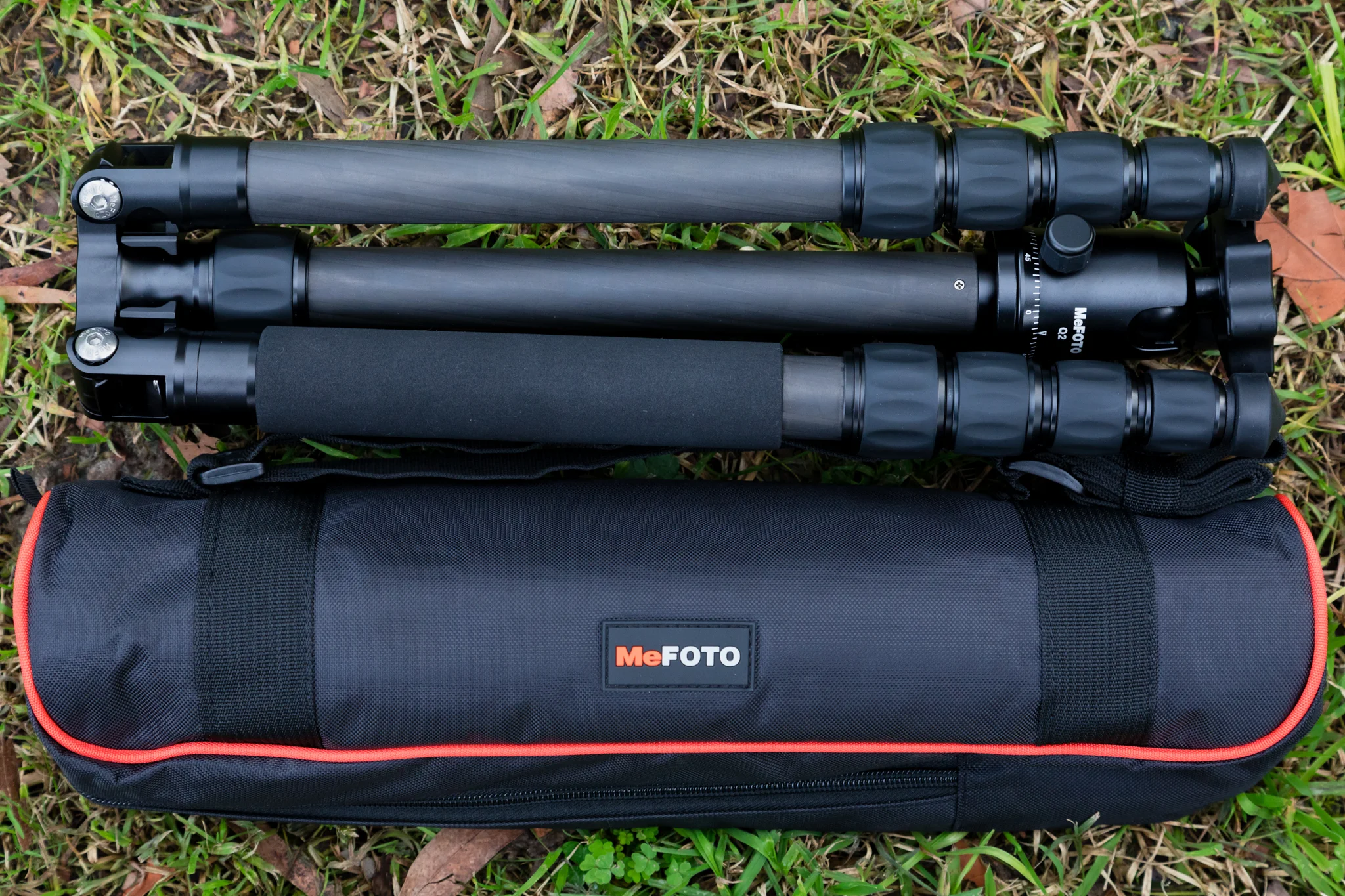 MeFOTO Globetrotter Tripod with carry bag and shoulder strap
