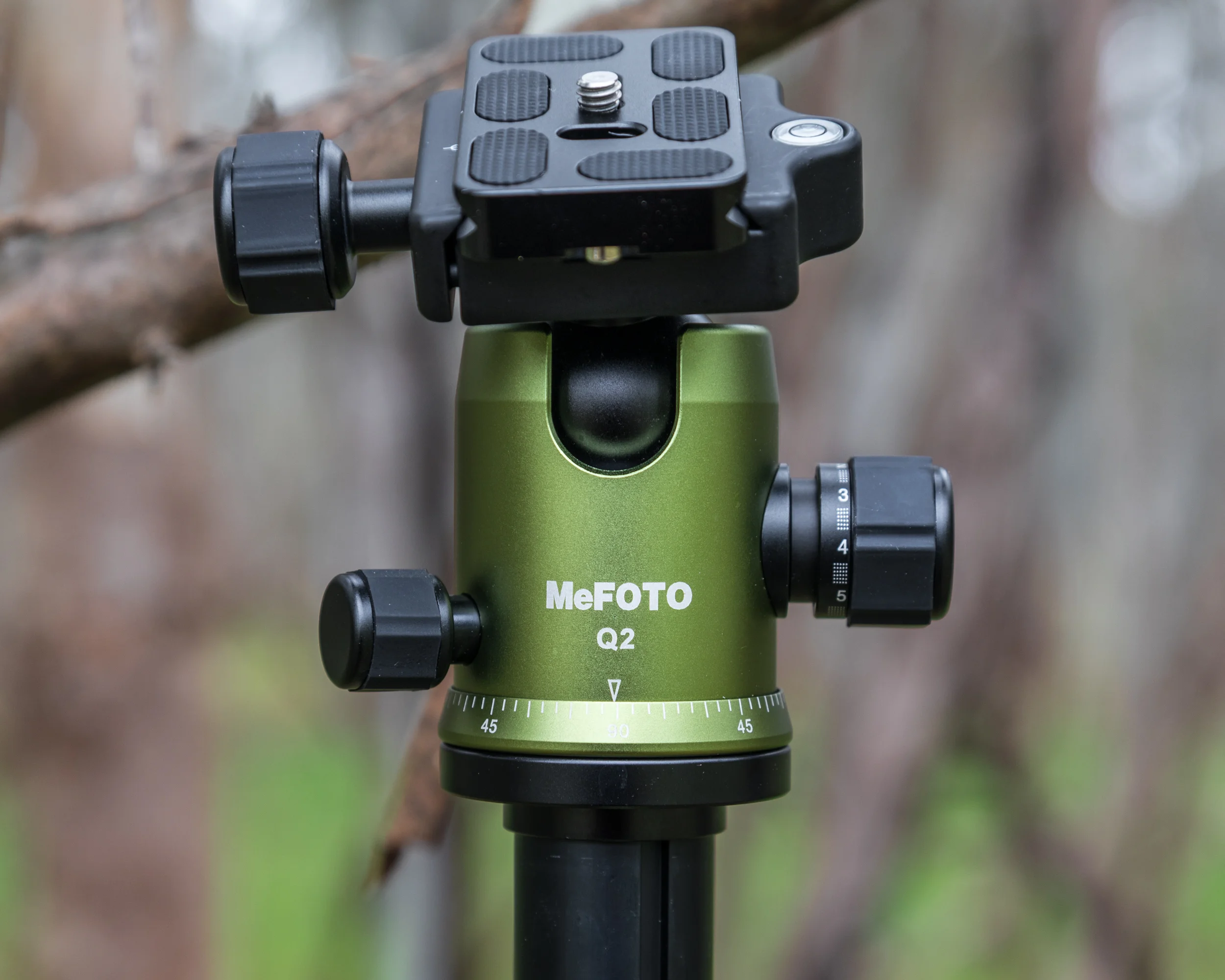 Q2 Double-action ball head and mounting platform.