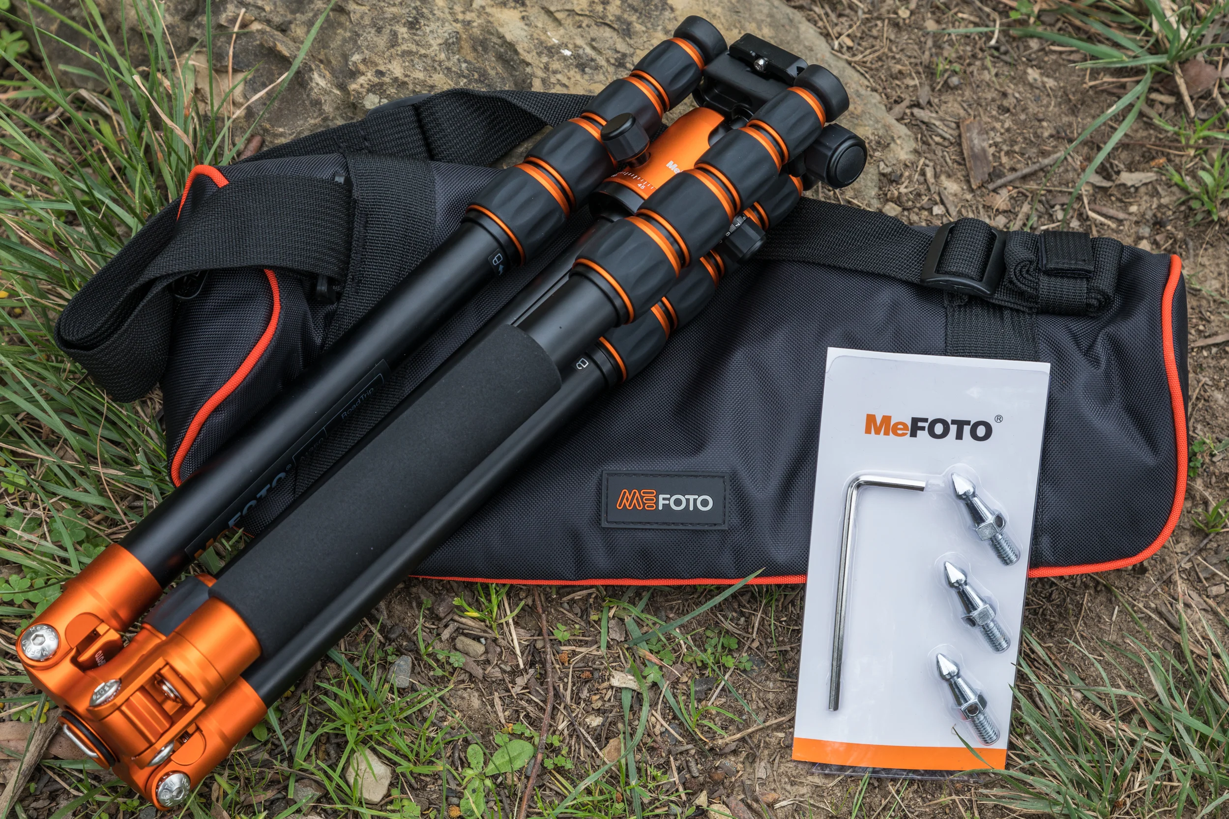 MeFOTO RoadTrip tripod in Aluminium with carry bag, spiked feet and allen key.