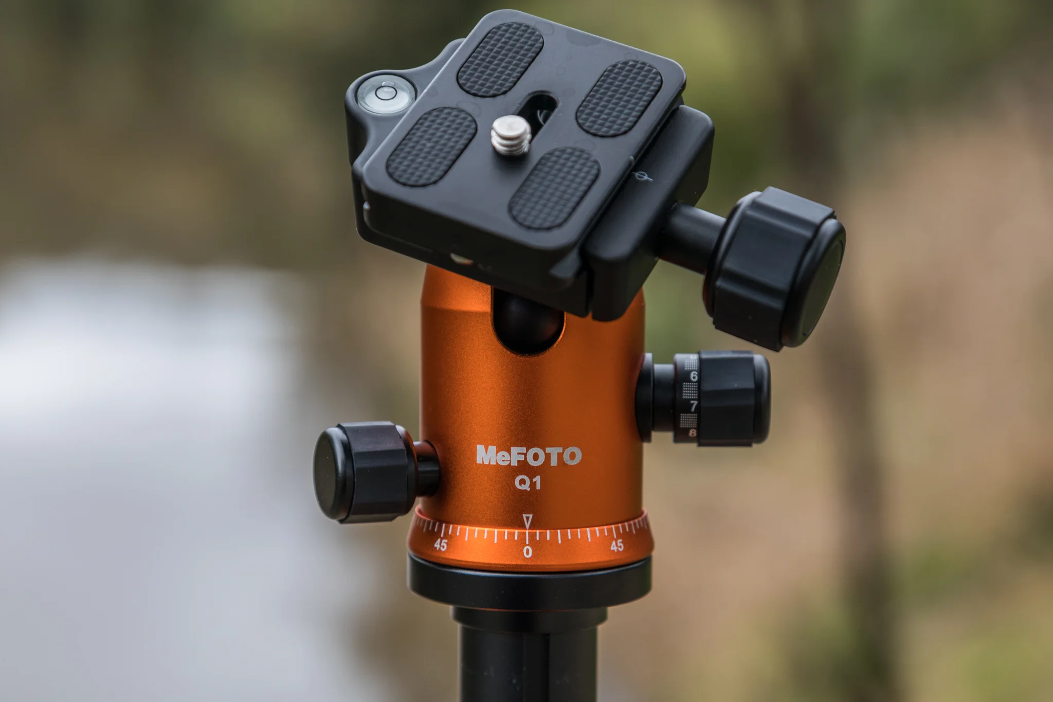 Q1 Double-action ball head, mounting platform and quick release plate.