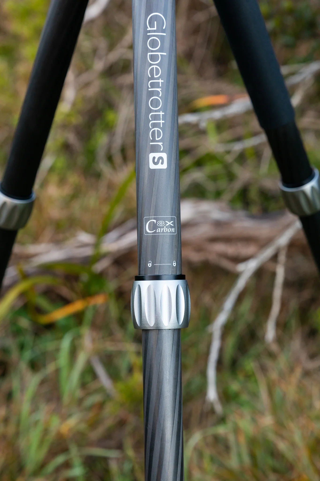 Easy to use twist lock legs.