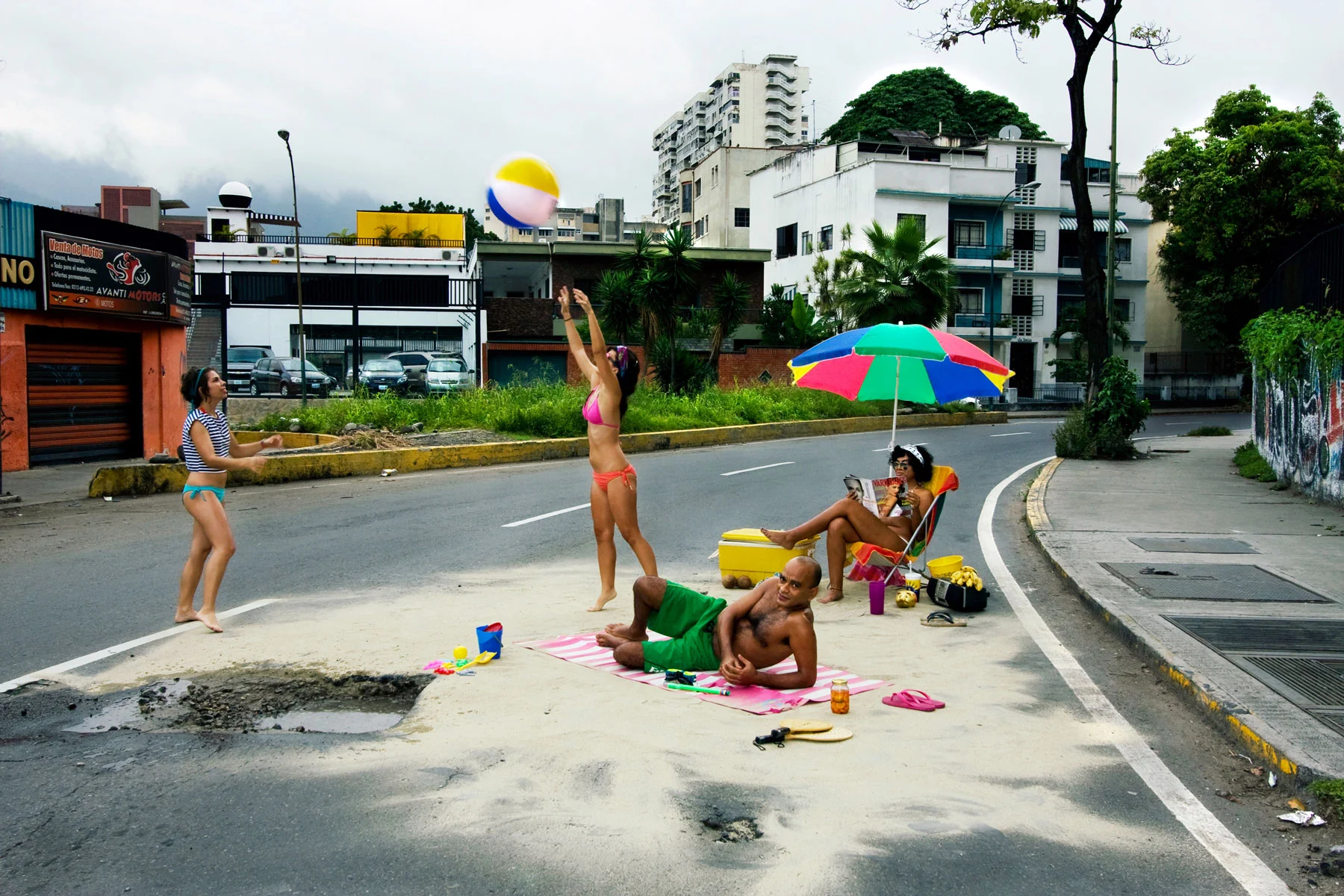 Playa Huequito, 2009 Caracas Emmental Venezuela is one of the first oil-producing countries in the world. Caracas Emmental ridiculizes and denounces the poor condition of the streets of Caracas. Creating surreal situations on real urban scenarios, proposing the staging on the documentary record. The city and its bystanders are the protagonists of this series.