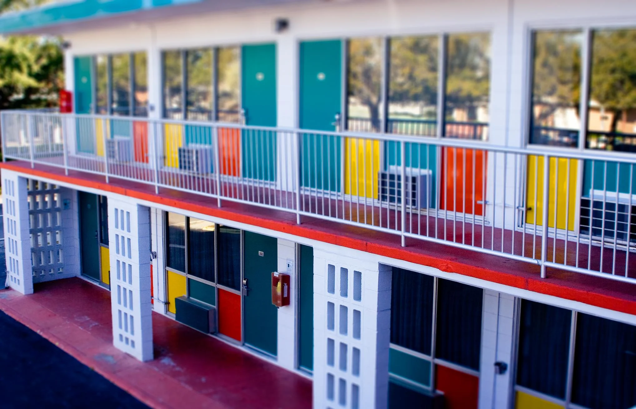 Thunderbird Inn 611 W Oglethorpe Ave, Savannah, GA 31401 (912) 232-2661