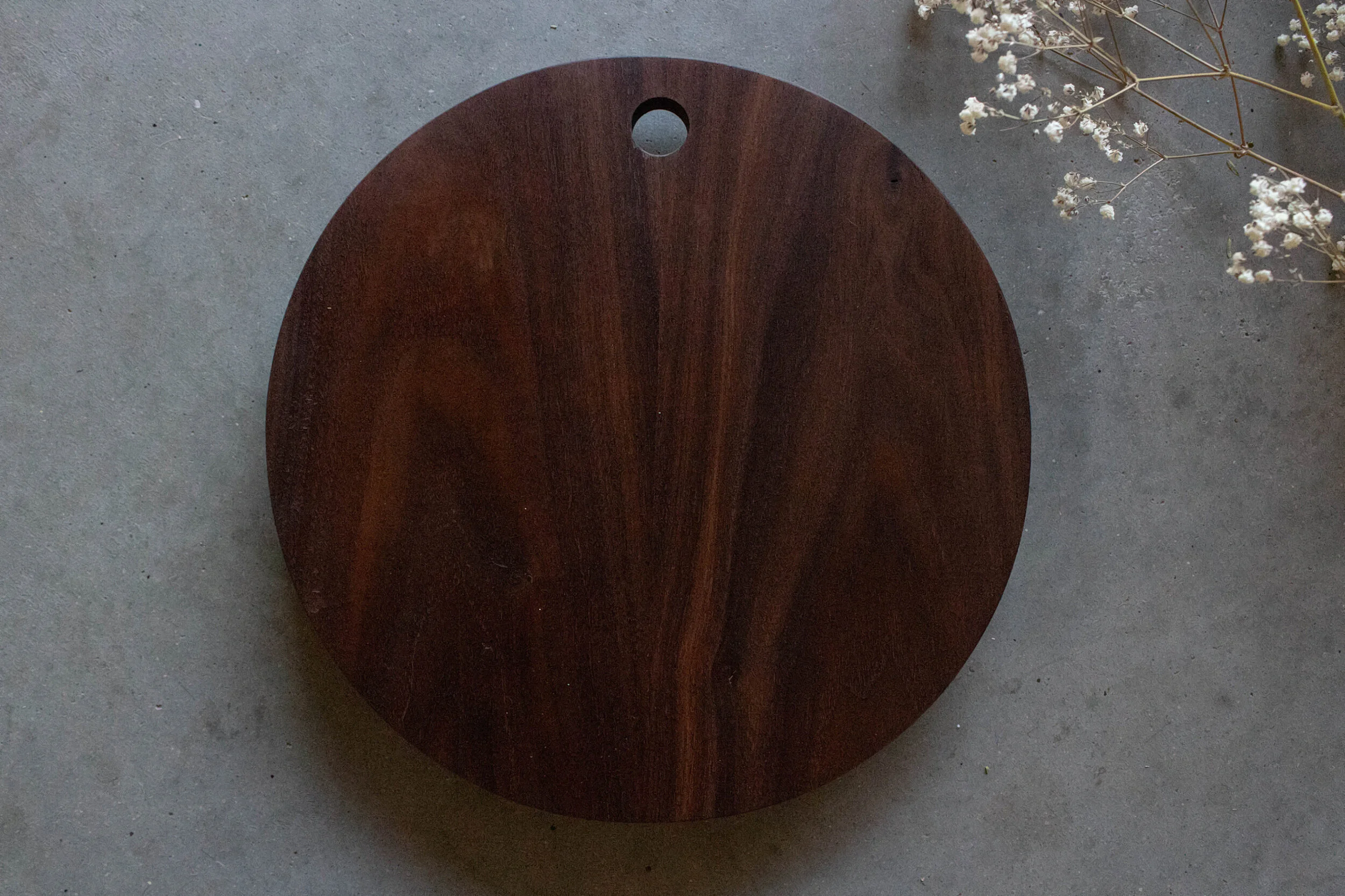 WalnutSmallRoundBoard.jpg