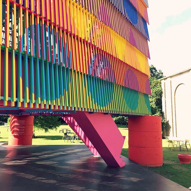 #thecolourpalace looks ace in the morning sunshine ☀️. A beautiful object and great that it&rsquo;s so visible from the street. Perfect 👌🏼
&bull;
&bull;
&bull;
#dulwichpicturegallery #pricegore #yinkailori #colourpalace #pavilion #londonfestivalofa