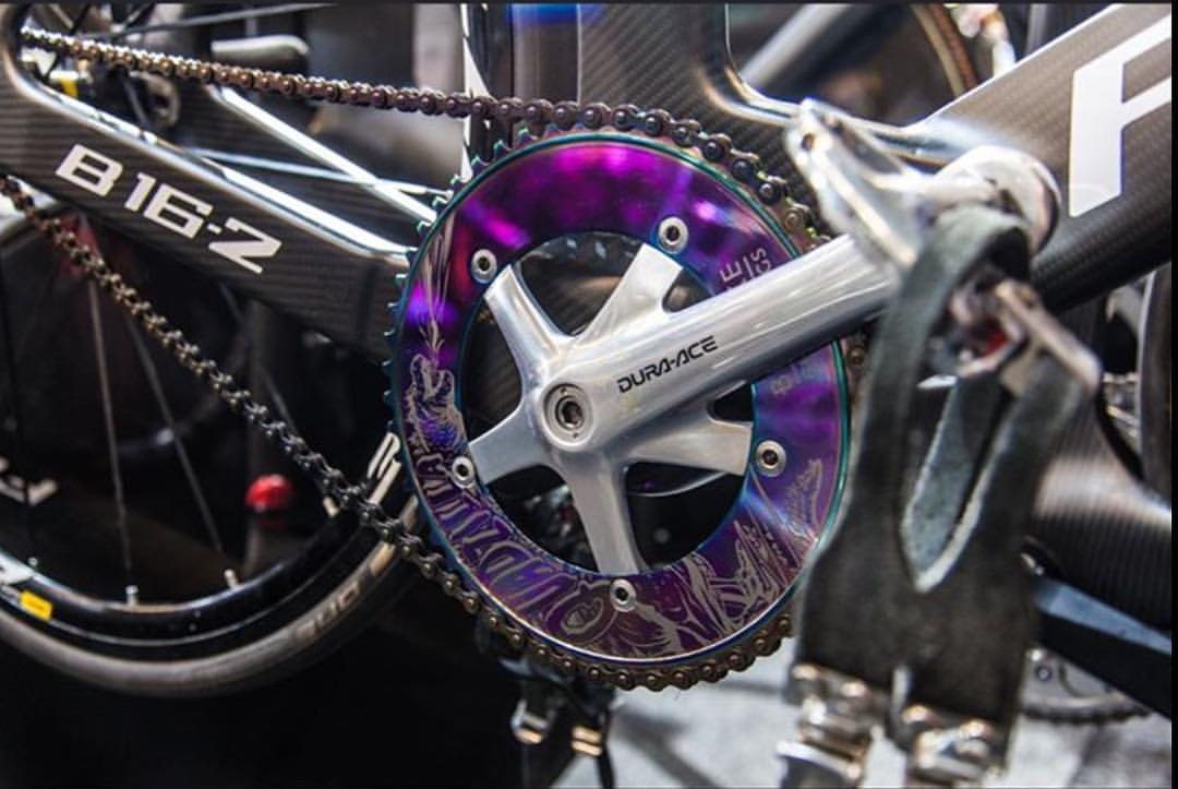The beginning of Bespoke Chainrings 'Spotto!' at the 2018 UCI World Champs in Apeldoorn started with this shot from @merlingraphy on Wednesday, thank you 😍 The Special Edition @robertfoerstemann 'Quadzilla!' 💪🚴💨 #bespokech